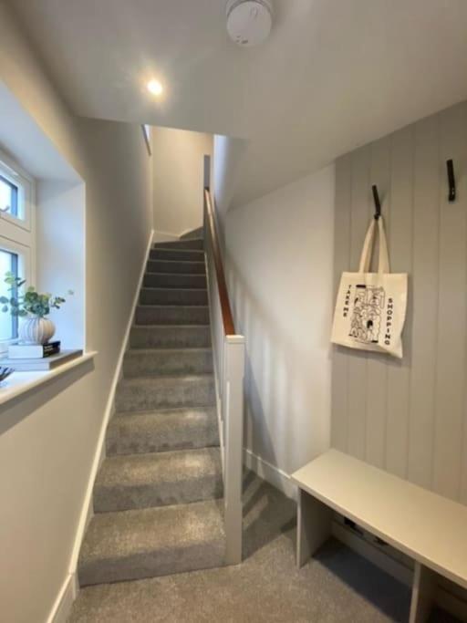 New Modern Studio Apartment Near To City Centre Salisbury Kültér fotó