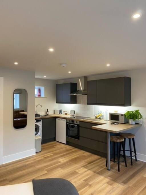 New Modern Studio Apartment Near To City Centre Salisbury Kültér fotó