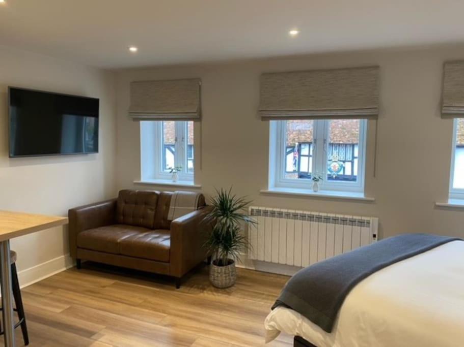 New Modern Studio Apartment Near To City Centre Salisbury Kültér fotó